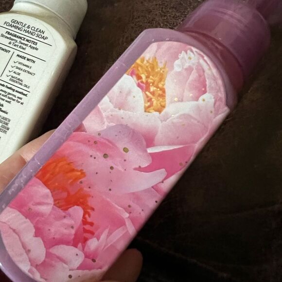 Bath & Body Works Foaming Hand Soap Bundle - Picture 5 of 5